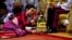 Quốc vương Thái Lan Maha Vajiralongkorn tước bỏ mọi chức vị và quân hàm của Hoàng quý phi Sineenat Wongvajirapakdi vì "bất trung."