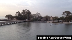 Vue sur une baie au Sénégal, le 21 février 2018. (VOA/Seydina Aba Gueye)