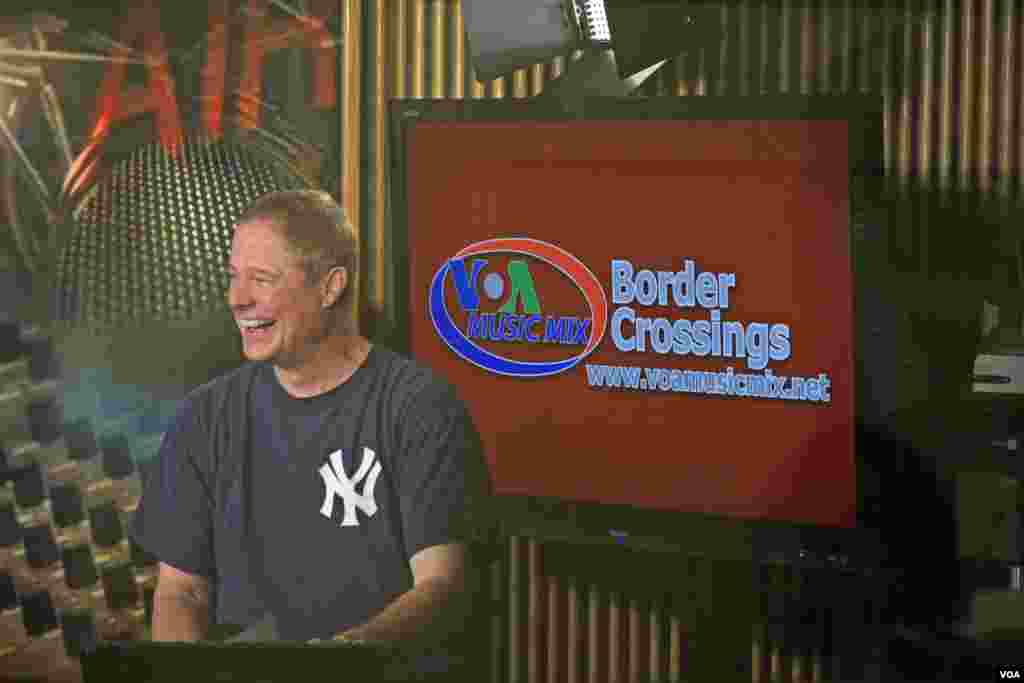 VOA&rsquo;s Larry London enjoys the company of The Cranberries on his show Border Crossings.