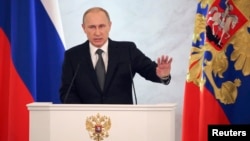 Durante su discurso anual ante el Parlamento, el presidente de Rusia Vladimir Putin también dijo no arrepentirse de la anexión de la península de Crimea, diciendo que el territorio tenía un significado sagrado para el país.