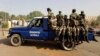 La police militaire patrouille dans le centre de Niamey, Niger, 20 février 2010.