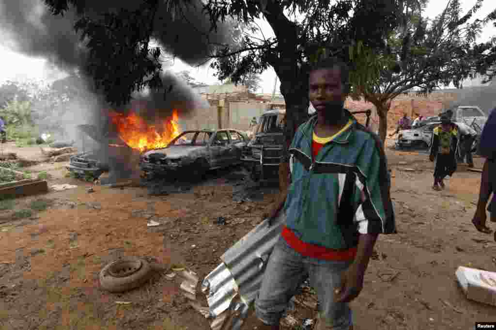 A man takes part in looting a mosque in Fouh district in Bangui, Central African Republic, Dec. 10, 2013. 
