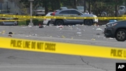 ARCHIVO_La imagen muestra la escena de un tiroteo masivo ocurrido Willowbrook, Illinois, el domingo 18 de junio de 2023. 