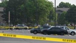 El padre del asesino de siete personas en un desfile en Chicago, se declaró culpable en un tribunal.
