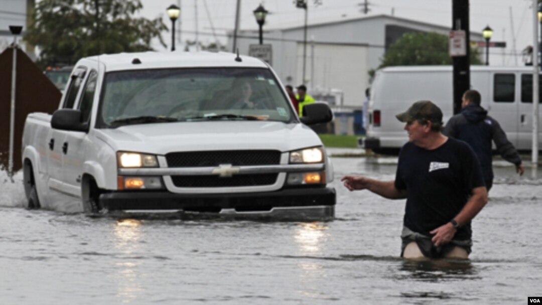 Badai tropis Lee mengakibatkan banjir di kota New Orleans (3/9). Hujan deras akibat badai Lee menghantam kawasan pantai Timur AS, dan diperkirakan berlangsung sampai Minggu.