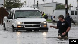 Badai tropis Lee mengakibatkan banjir di kota New Orleans (3/9). Hujan deras akibat badai Lee menghantam kawasan pantai Timur AS, dan diperkirakan berlangsung sampai Minggu.