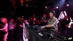 Avicii tampil di konser Park City Live Day 3, di Park City, Utah, 19 Januari 2013.