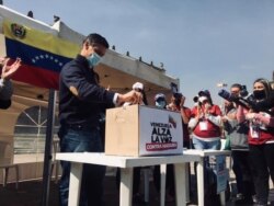 Desde la Plaza de Bolívar, en Bogotá, Leopoldo López participó, el sábado, en la consulta contra el gobierno en disputa de Venezuela. Foto Cortesía leopoldolopez.com