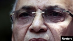 L'ancien Premier ministre et candidat à la présidence Ahmed Shafiq assiste à une conférence de presse au Caire, Egypte, 14 mai 2012. 