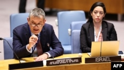 El comisionado general de la Agencia de Obras Públicas y Socorro de la ONU (UNRWA), Philippe Lazzarini, habla durante una reunión del Consejo de Seguridad sobre la UNRWA en la sede de la ONU en Nueva York el 17 de abril de 2024. (Foto de Charly TRIBALLEAU / AFP)