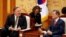 Američki državni sekretar Mike Pompeo i predsjednik Južne Koreje Moon Jae-in tokom susreta u Seulu, 7. oktobar 2018.