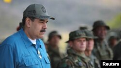 El presidente de Venezuela, Nicolás Maduro, asiste a un ejercicio militar en Turiamo, Venezuela, el 3 de febrero de 2019, donde dijo que participaré en otros del 10 al 15 de febrero.