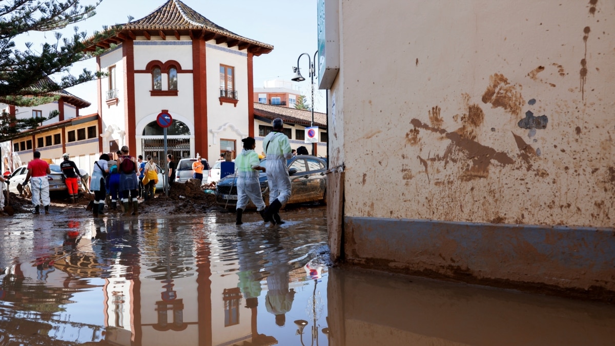 Spain's Valencia struggles to get children back to school after deadly floods 