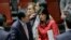 Đại sứ Hàn quốc Cho Tae-yul tham khảo ý kiến với Đại sứ Mỹ Nikki Haley sau phiên họp của Hội Đồng Bảo an về việc Bắc Triều Tiên thử nghiệm phi đạn (ảnh ngày 5/7/2017)