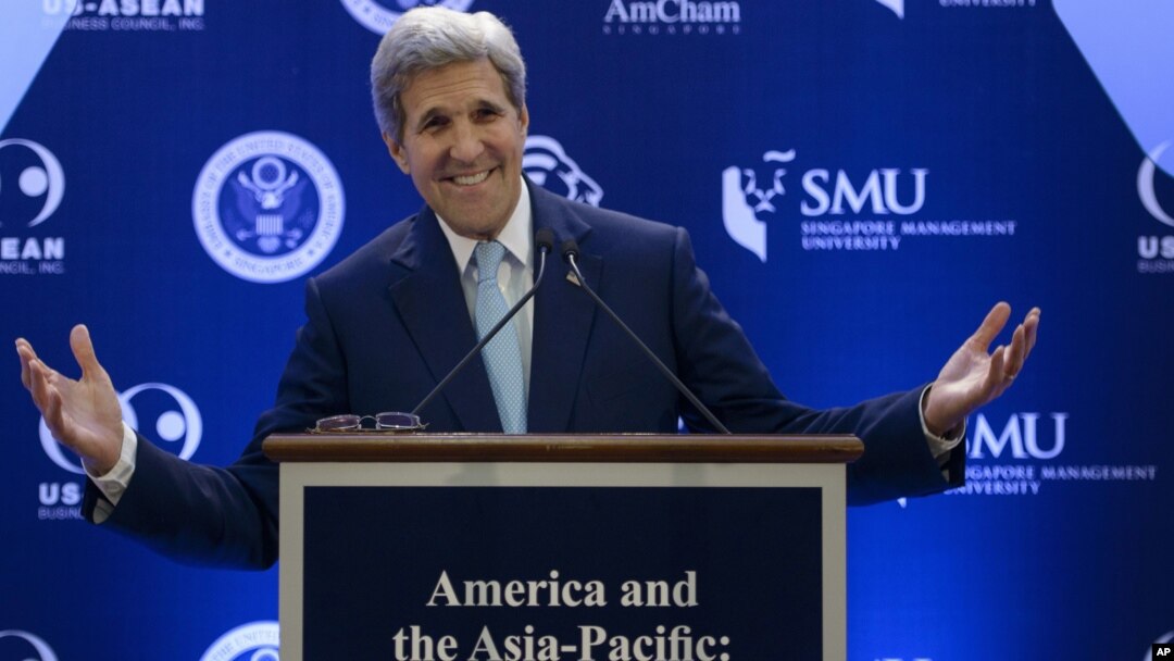 El secretario de Estado, John Kerry, habla durante un discurso en la Universidad Gerencial de Singapur.