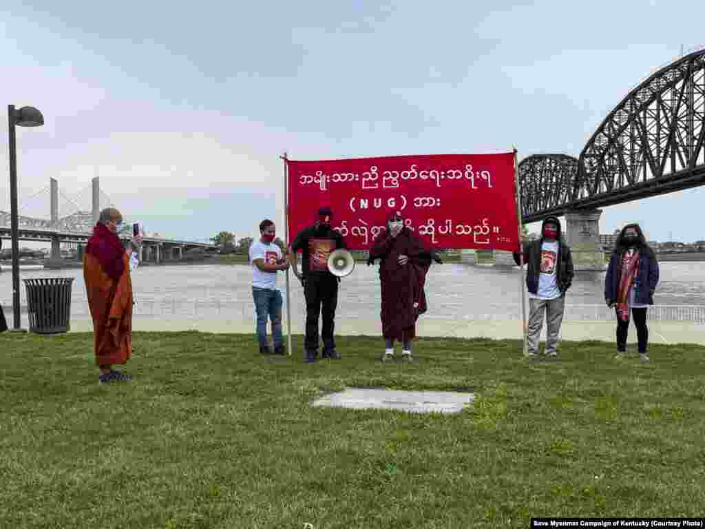 အမေရိကန်ပြည်ထောင်စု ကန်တပ်ကီပြည်နယ်က မြန်မာ့အရေးဆန္ဒပြပွဲ။ (ဧပြီ ၁၇၊ ၂၀၂၁။ ဓာတ်ပုံ - Save Myanmar Campaign of Kentucky)