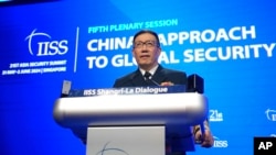 Menteri Pertahanan China Dong Jun berbicara pada KTT Dialog Shangri-La di Hotel Shangri-La di Singapura, Minggu, 2 Juni 2024. (AP/Vincent Thian)