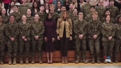 دیدار بانوی اول و بانوی دوم آمریکا با خانواده‌های نظامیان در آستانه روز شکرگزاری