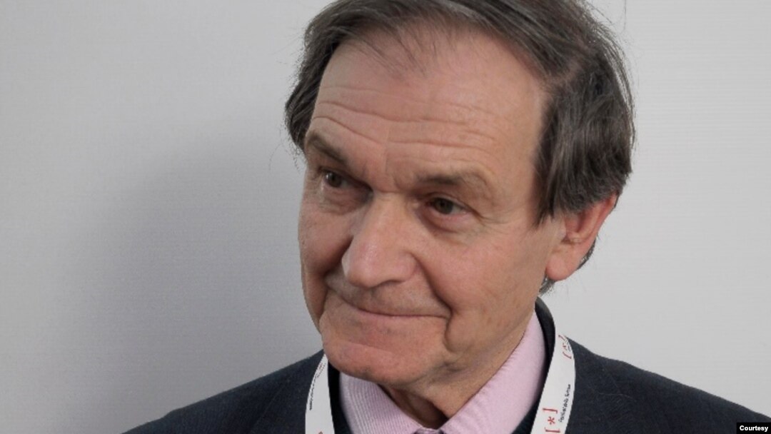 Sir Roger Penrose năm 2011. (Hình: Cirone-Musi, Festival della Scienza, Wikimedia, CC BY-SA 2.0)