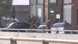 Բեյրութի Թայունե թաղամասից ընտանիքը փախչում է ինտենսիվ հրաձգության բախումների ժամանակ