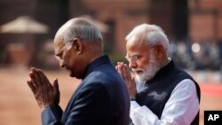 Indian President Ram Nath Kovind and Indian prime Minister Narendra Modi bid goodbye to Sri Lankan President Gotabaya Rajapaksa as he leaves the presidential palace after a ceremonial reception in New Delhi, India, Nov. 29, 2019. 