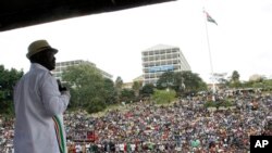  Raila Odinga kiongozi wa ODM akihutubia umati wa watu kwenye uwanja wa Uhuru Park Nairobi, July 7, 2014. 