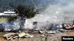 Desa Jura, dekat garis kontrok (LoC) di kawasan Kashmir yang dikuasai oleh Pakistan, hancur akibat bentrokan yang berkecamuk hari Minggu, 20 Oktober 2019. (Foto: dok).