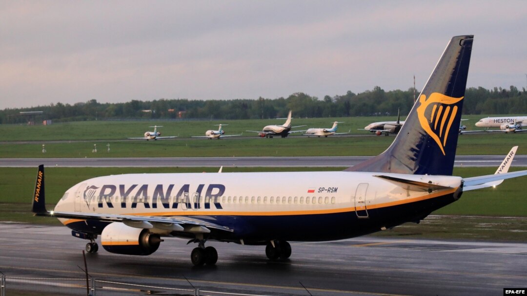LITHUANIA -- A Ryanair Boeing 737-800 lands in the Vilnius International Airport, in Vilnius, Lithuania, 23 May 2021.