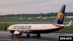 LITHUANIA -- A Ryanair Boeing 737-800 lands in the Vilnius International Airport, in Vilnius, Lithuania, 23 May 2021.