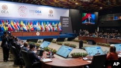 Los líderes asisten a la Reunión Ministerial del Grupo de Revisión de la Implementación de Cumbres durante la 52da. Asamblea General de la Organización de los Estados Americanos (OEA) en Lima, Perú, el 6 de octubre de 2022. 