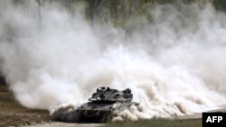 Tankin yaki na Israila dake sintiri tsakanin iyakar kasar da Zirin Gaza