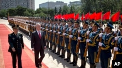 China's Defense Minister Wei Fenghe, left, and U.S. Defense Secretary Jim Mattis review an honor guard during a welcome ceremony at the Bayi Building in Beijing, June 27, 2018. 