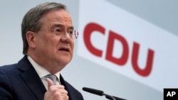 아르민 라셰트 독일 기민당(CDU) 대표가 15일 베를린에서 최근 주의회 선거 결과에 대한 기자회견을 했다.