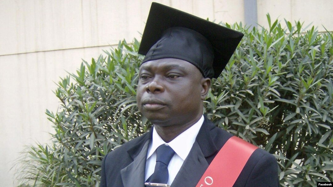 Padre Mulewu Clement. Angola