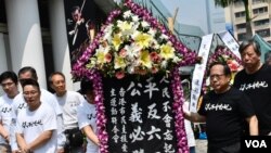 香港支聯會舉行六四30周年清明節獻花悼念死難者。(美國之音湯惠芸)