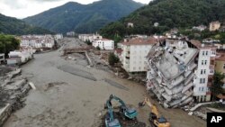土耳其北方地区的暴雨造成了洪水和泥石流（2021年8月13日）