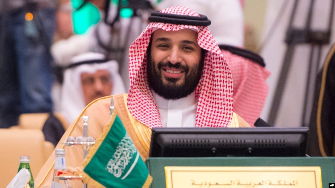 Menteri Pertahanan Saudi dan Wakil Putera Mahkota Mohammed bin Salman saat memghadiri upacara pembukaan pertemuan para Menteri Dalam Negeri, Menlu dan Menhan negara-negara GCC, di Riyadh, Arab Saudi, 27 April 2017. (Foto: Kementterian Dalam Negeri Saudi/SPA).