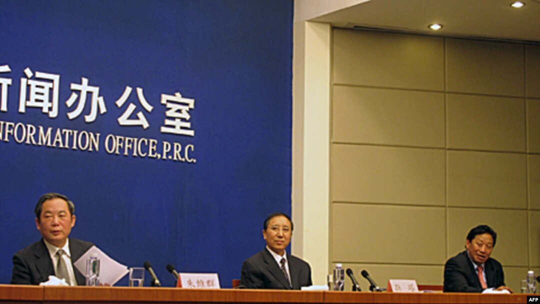 记者会现场，从左至右为朱维群、统战部副部长斯塔、西藏人大副主任尼玛次仁
