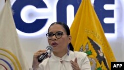 ARCHIVO: La presidenta del Consejo Nacional Electoral de Ecuador, Diana Atamaint, habla en una conferencia de prensa en Quito el 17 de mayo de 2023.