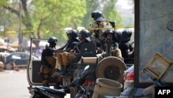 Les soldats burkinabè patrouillent à Ouagadougou, Burkina Faso, 3 mars 2018