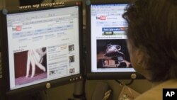 La ley permite que las compañías privadas compartan los datos sobre posibles ataques a sus redes con las agencias de inteligencia del gobierno. 