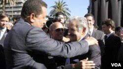 Esta foto fue tomada cuando Mujica asumió su cargo, ahora él espera sentarse a la mesa con Venezuela y Colombia en la ceremonia de asunción de Santos.