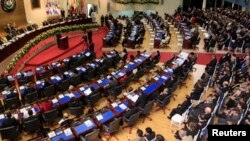 Una vista general de la Asamblea Legislativa del El Salvador, en sesión plenaria, en una foto de archivo de febrero de 2011.