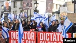 اسرائیلی وزیراعظم بنجمن نیتن یاہو کے دورہ برطانیہ کے دوران مظاہرین نے ان کے خلاف احتجاج کیا۔فوٹو رائٹرز