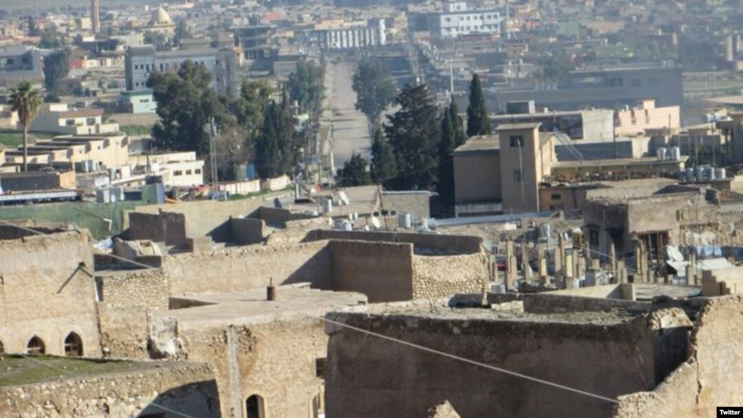 Kota Sinjar setelah dibebaskan dari militan ISIS, hari Jumat (13/11).