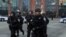 2013年4月19日美国麻萨诸塞州警方在波士顿郊区沃特敦镇继续进行搜捕行动。