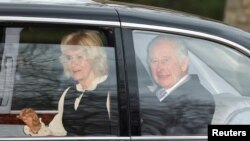 Король Великобританії Чарльз і королева Камілла залишають Кларенс-хаус у Лондоні наступного дня після того, як було оголошено, що у нього діагностовано рак, 6 лютого 2024 р. (Фото: REUTERS/Toby Melville)