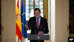 El presidente del gobierno español, Mariano Rajoy, habla durante una conferencia de prensa en el palacio de la Moncloa, en Madrid, el 29 de diciembre.