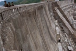 지난 2012년 6월 촬영한 북한 희천발전소의 댐. 북한은 희천발전소 준공 2달 만인 당시, 평양에서 필요한 전력의 절반을 공급할 수 있게됐다고 선전했다.