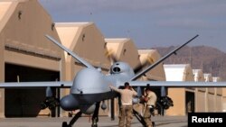 Американські льотчики готують до місії безпілотник ВПС США MQ-9 Reaper на аеродромі Кандагар, Афганістан, 9 березня 2016 року. REUTERS/Josh Smith/File Photo